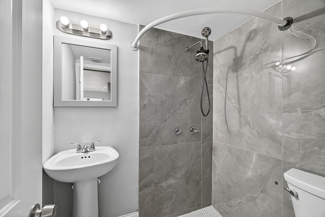 For Sale: $285,000 (3 beds, 2 baths, 1107 Square Feet)