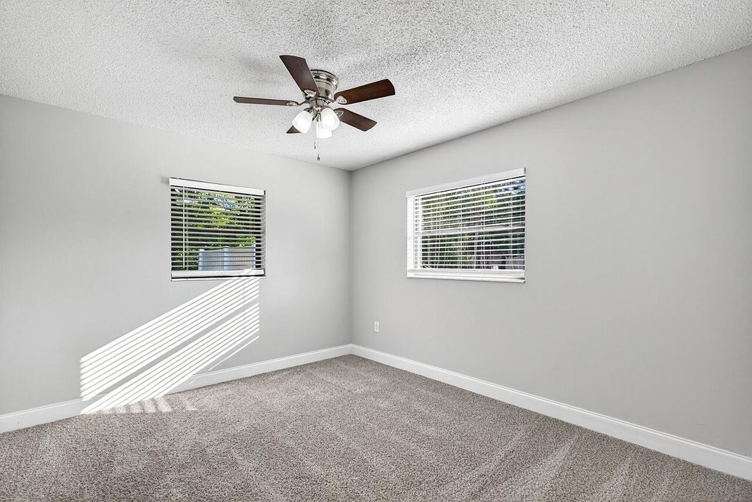 For Sale: $285,000 (3 beds, 2 baths, 1107 Square Feet)