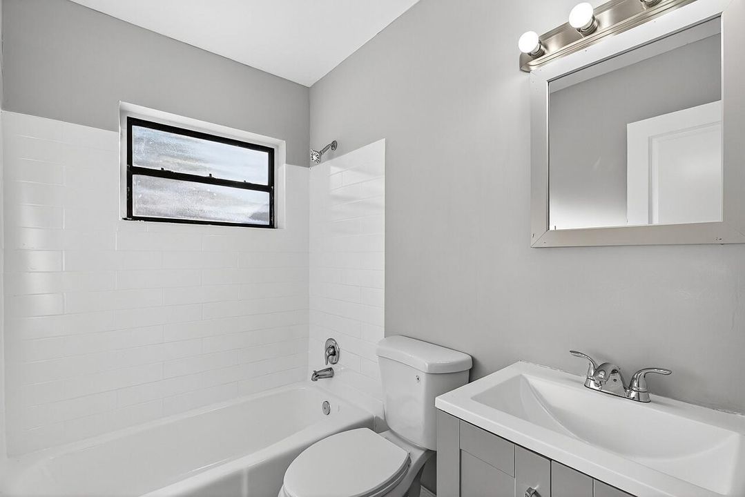 For Sale: $285,000 (3 beds, 2 baths, 1107 Square Feet)