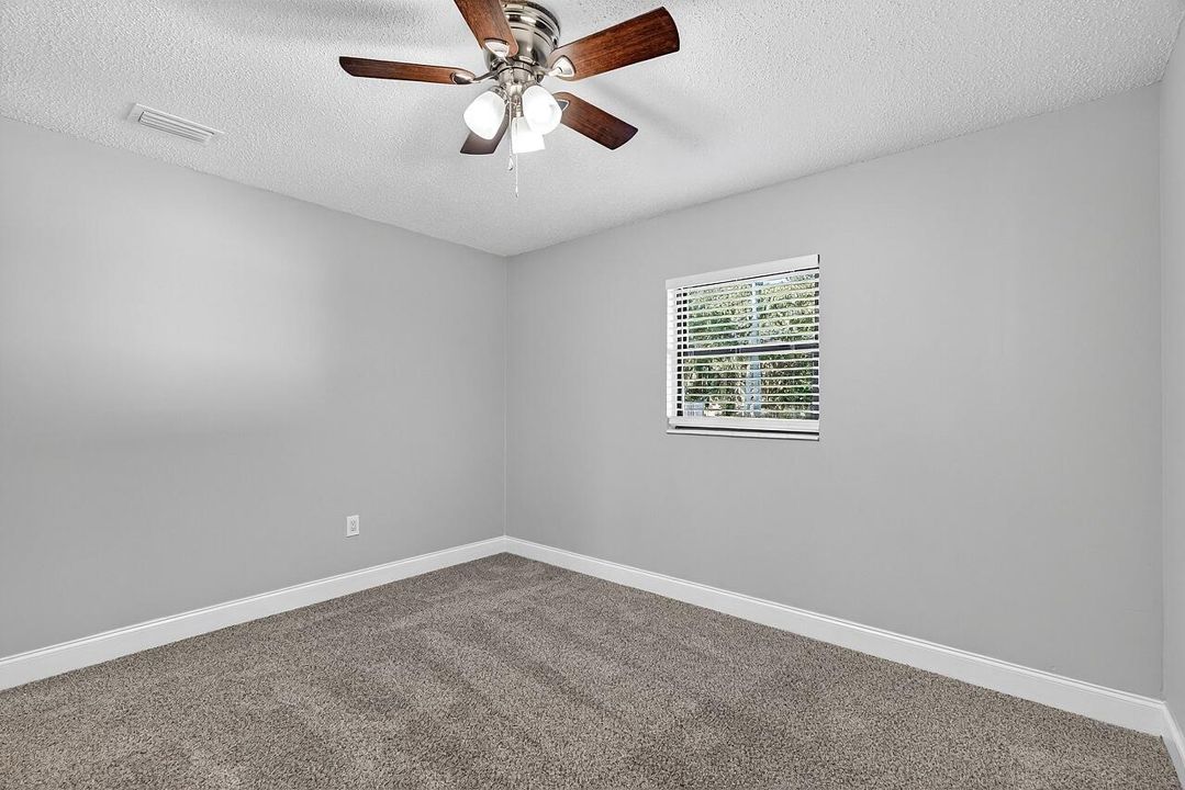 For Sale: $285,000 (3 beds, 2 baths, 1107 Square Feet)