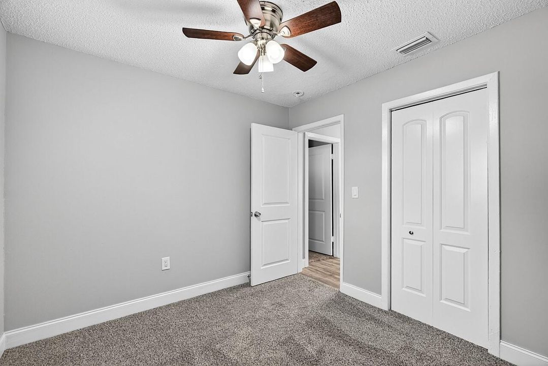 For Sale: $285,000 (3 beds, 2 baths, 1107 Square Feet)