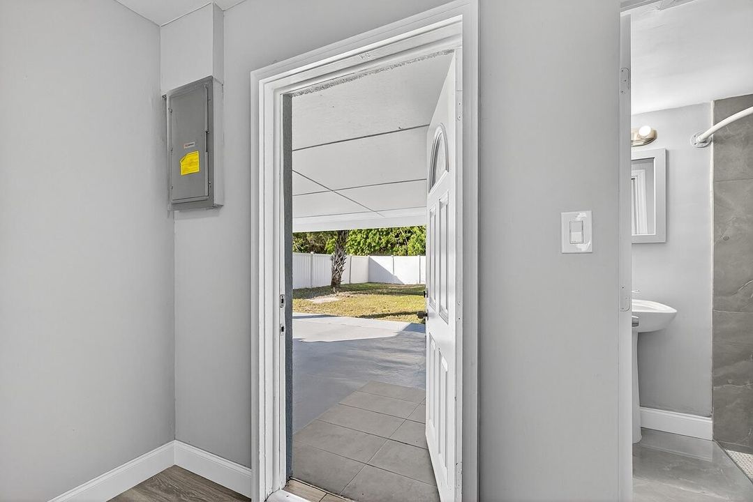 For Sale: $285,000 (3 beds, 2 baths, 1107 Square Feet)