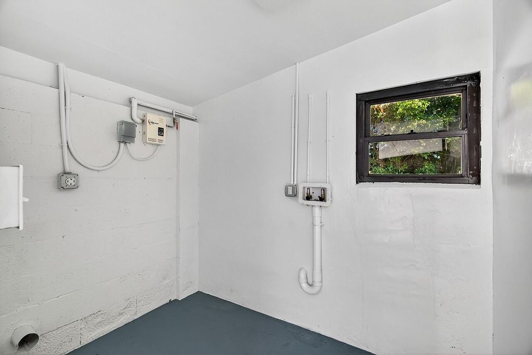 For Sale: $285,000 (3 beds, 2 baths, 1107 Square Feet)