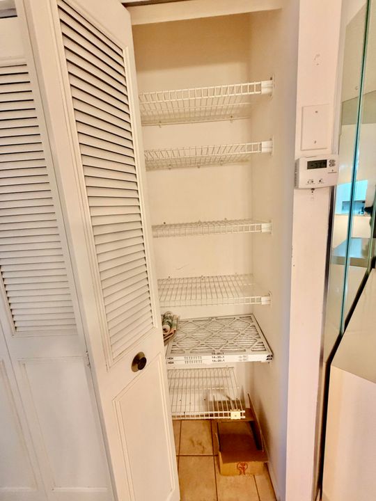 待售: $159,900 (2 贝兹, 2 浴室, 1059 平方英尺)