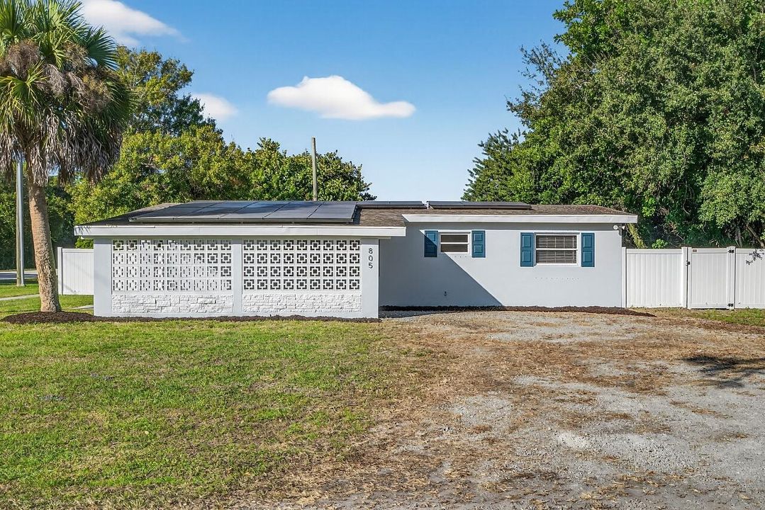 For Sale: $285,000 (3 beds, 2 baths, 1107 Square Feet)