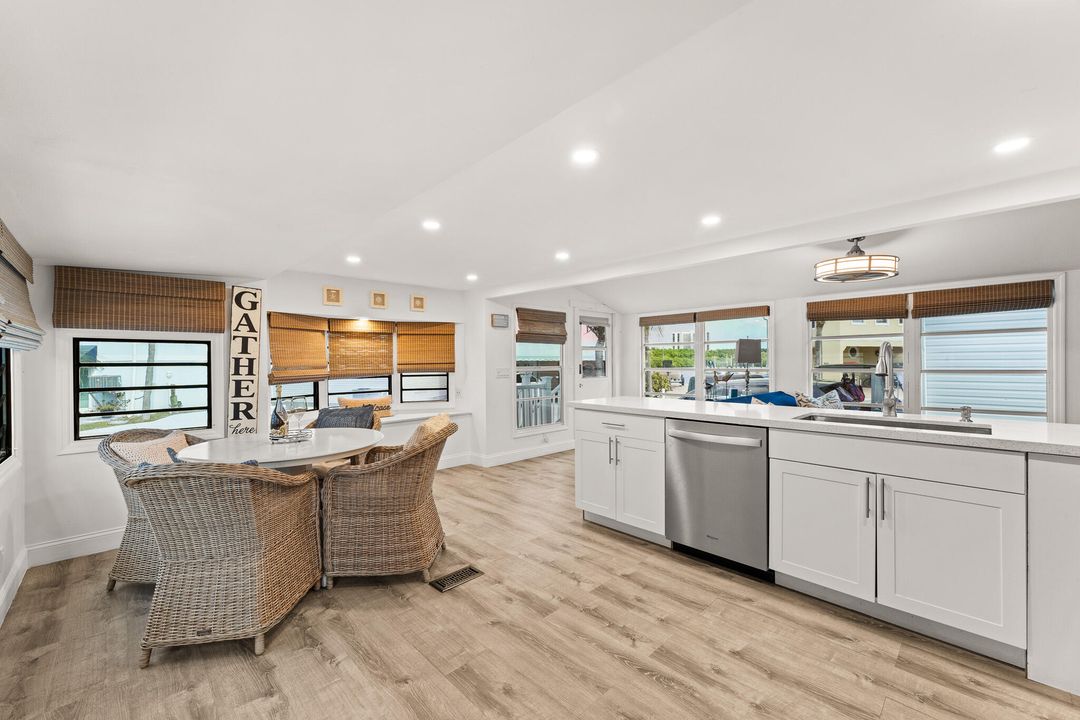 待售: $245,000 (2 贝兹, 1 浴室, 392 平方英尺)