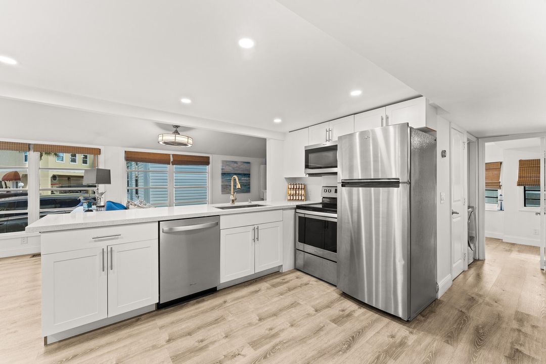 待售: $245,000 (2 贝兹, 1 浴室, 392 平方英尺)