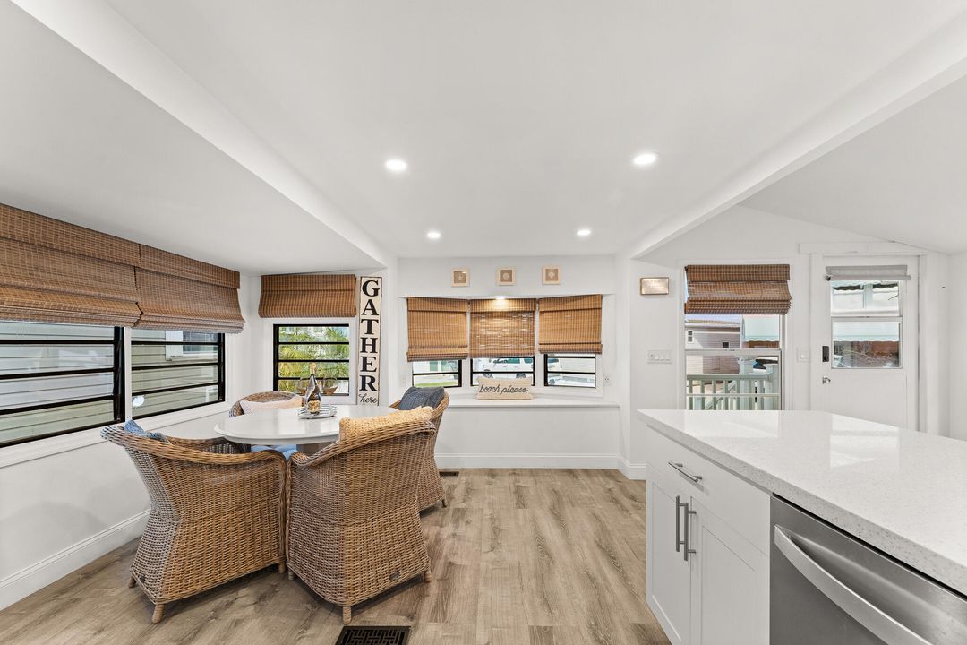 待售: $245,000 (2 贝兹, 1 浴室, 392 平方英尺)