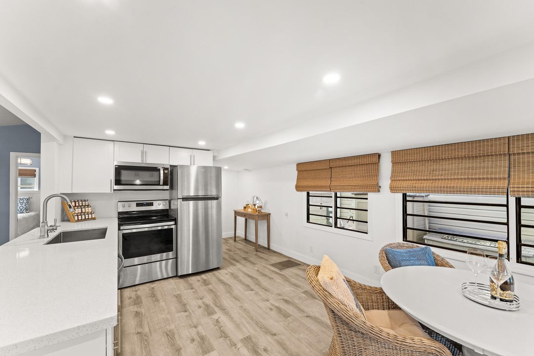 待售: $245,000 (2 贝兹, 1 浴室, 392 平方英尺)