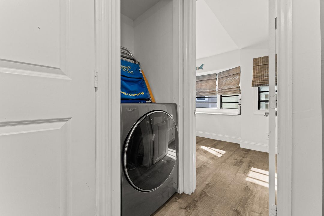 待售: $245,000 (2 贝兹, 1 浴室, 392 平方英尺)