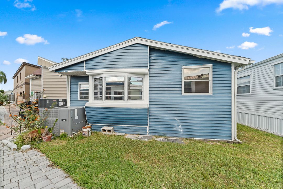 待售: $245,000 (2 贝兹, 1 浴室, 392 平方英尺)