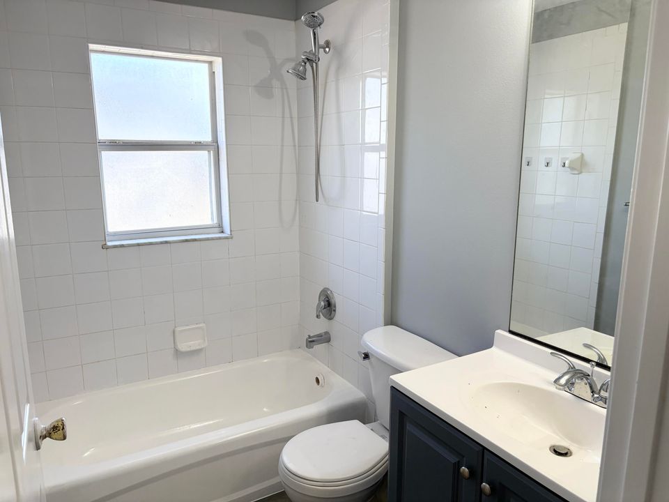 For Rent: $2,200 (3 beds, 2 baths, 1201 Square Feet)