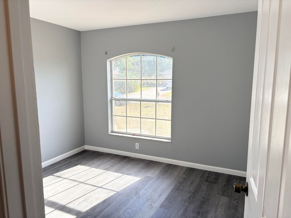 For Rent: $2,200 (3 beds, 2 baths, 1201 Square Feet)