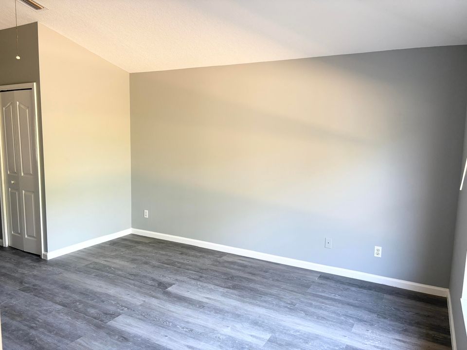 For Rent: $2,200 (3 beds, 2 baths, 1201 Square Feet)