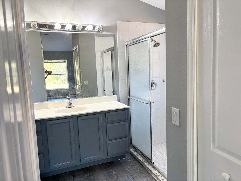 For Rent: $2,200 (3 beds, 2 baths, 1201 Square Feet)