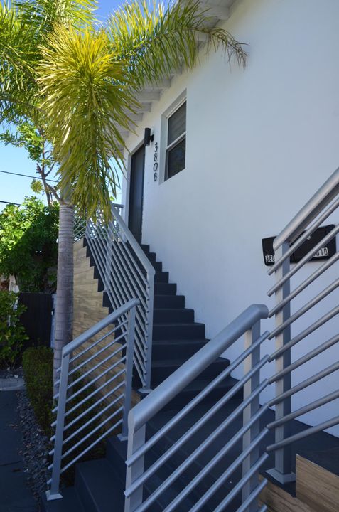 Active With Contract: $1,700 (1 beds, 1 baths, 625 Square Feet)