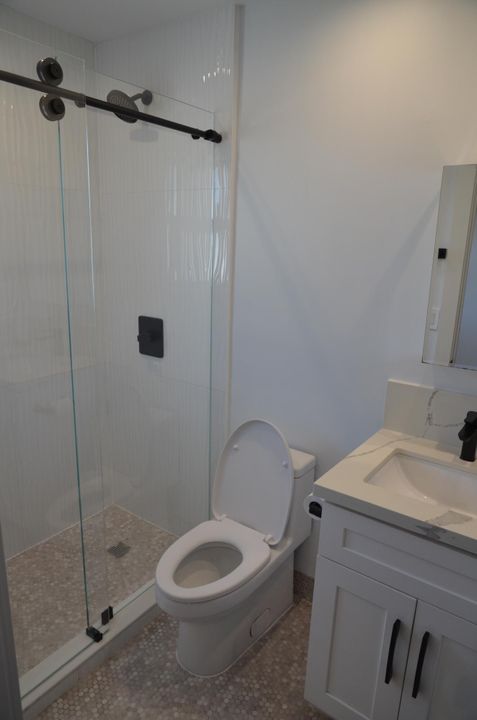 Active With Contract: $1,700 (1 beds, 1 baths, 625 Square Feet)