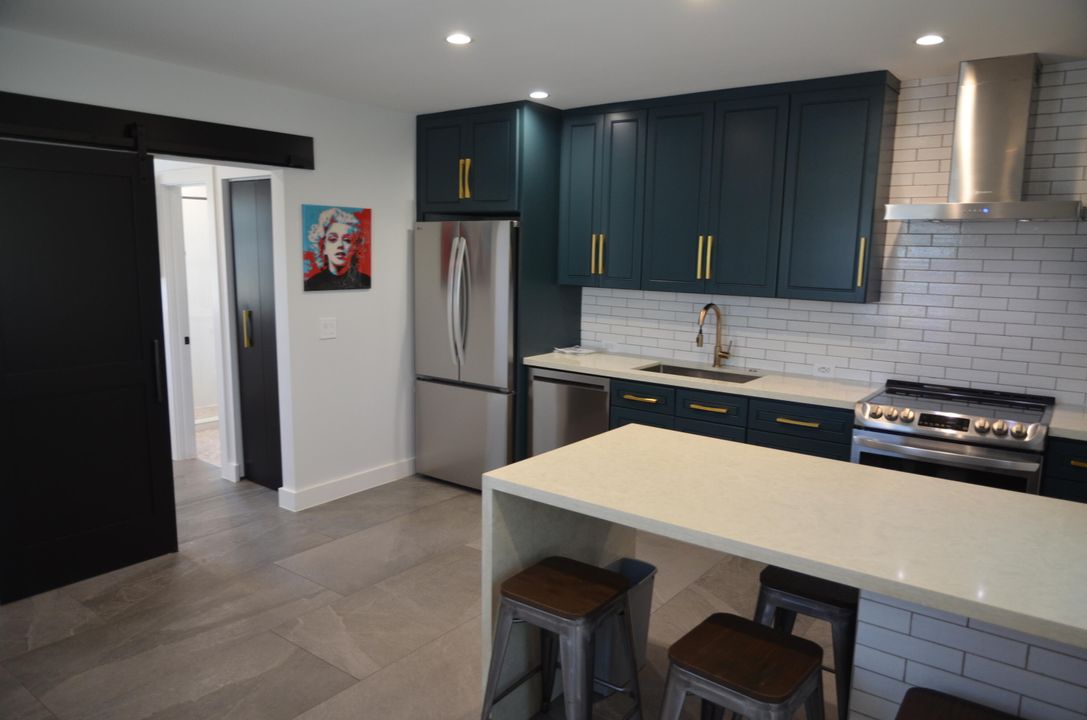 Active With Contract: $1,700 (1 beds, 1 baths, 625 Square Feet)