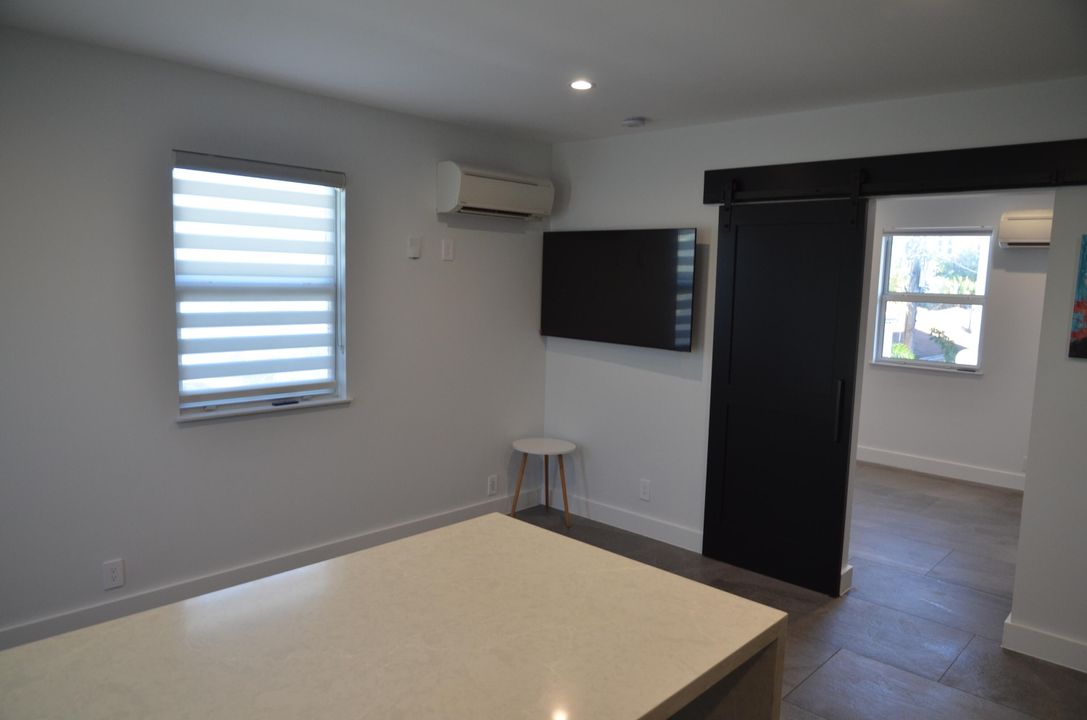 Active With Contract: $1,700 (1 beds, 1 baths, 625 Square Feet)