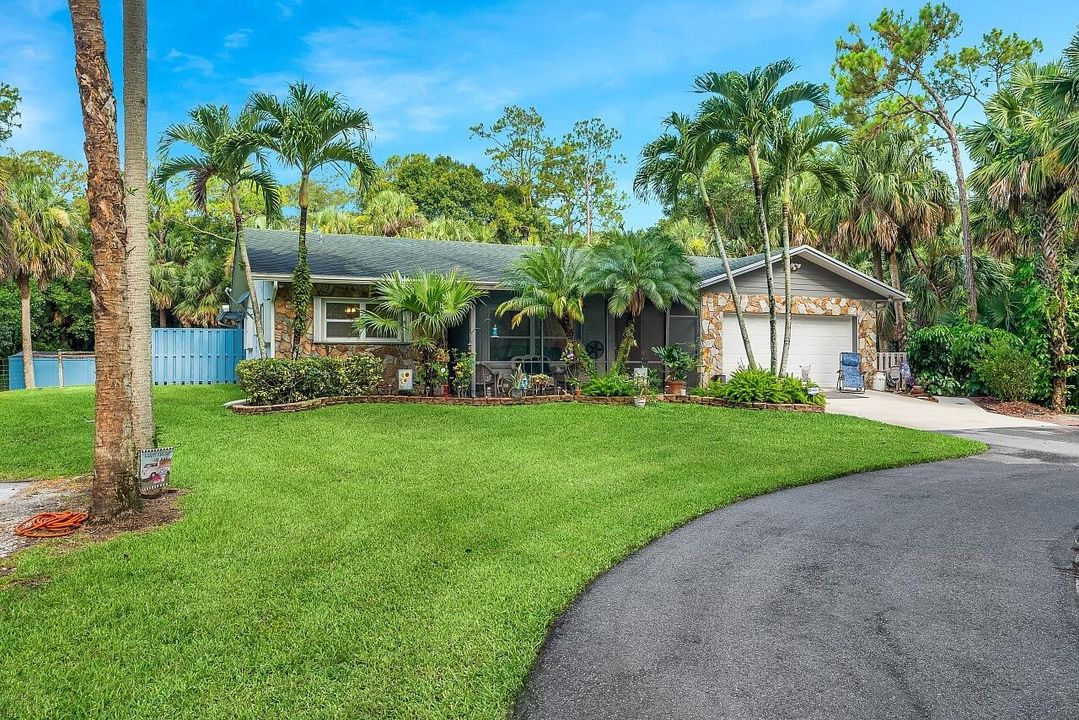 Activo con contrato: $879,000 (3 camas, 3 baños, 2388 Pies cuadrados)