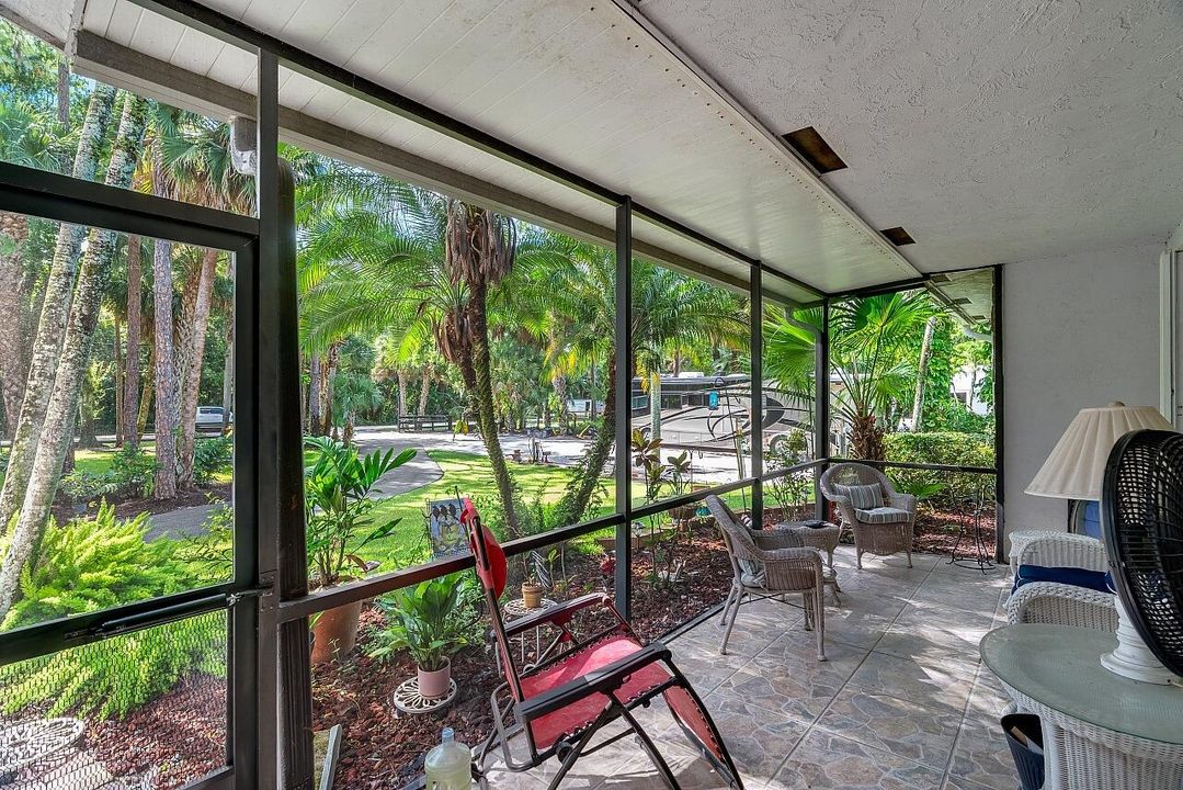 Activo con contrato: $879,000 (3 camas, 3 baños, 2388 Pies cuadrados)