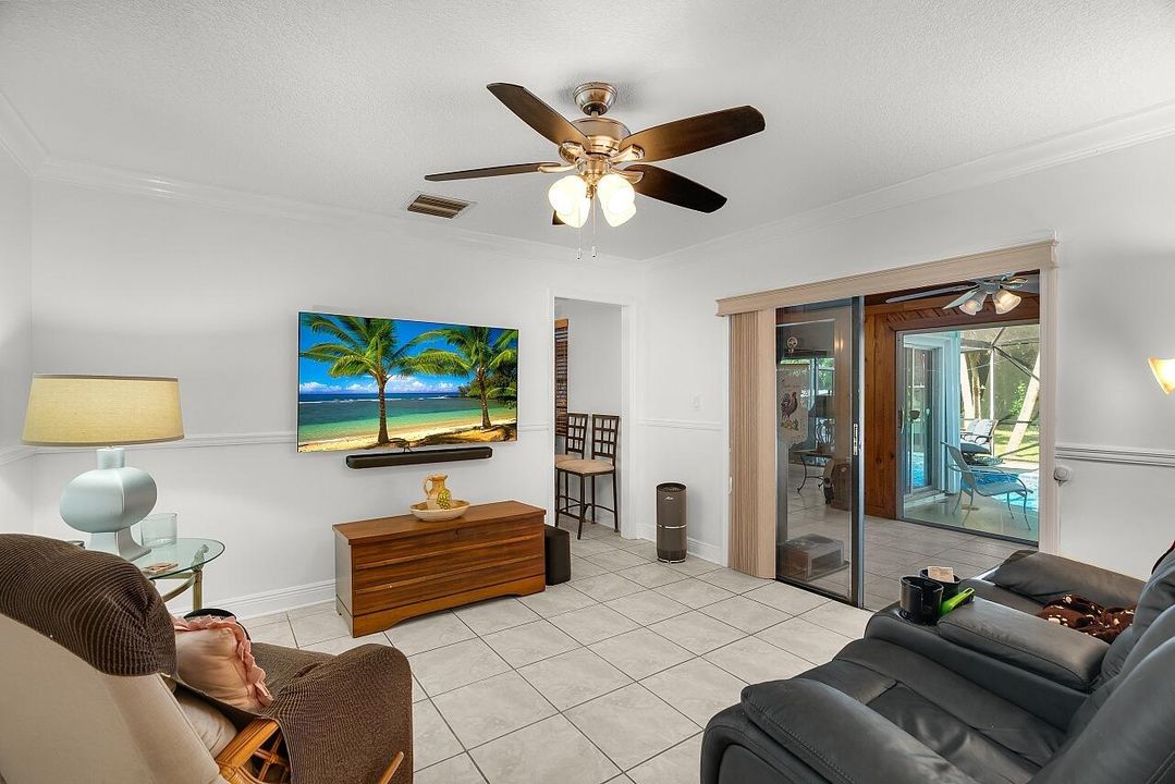 Activo con contrato: $879,000 (3 camas, 3 baños, 2388 Pies cuadrados)