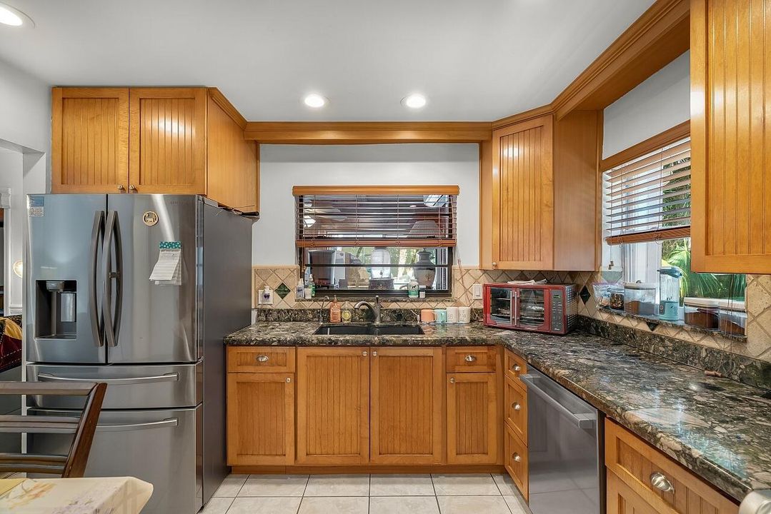 Activo con contrato: $879,000 (3 camas, 3 baños, 2388 Pies cuadrados)