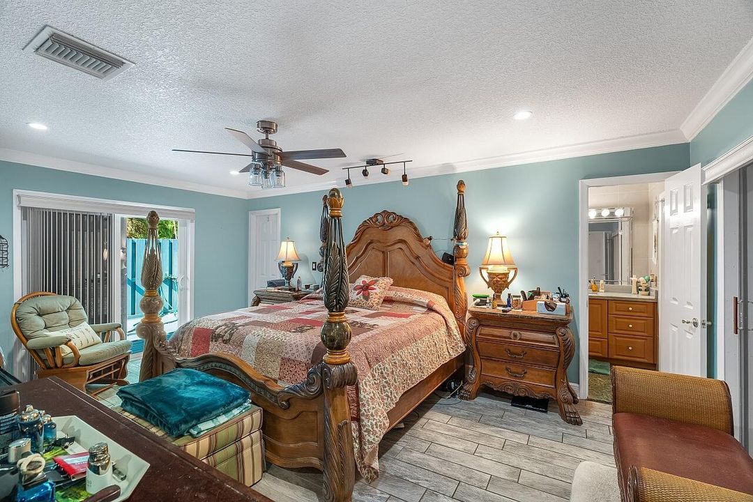 Activo con contrato: $879,000 (3 camas, 3 baños, 2388 Pies cuadrados)