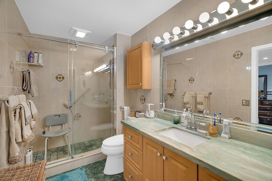 Activo con contrato: $879,000 (3 camas, 3 baños, 2388 Pies cuadrados)