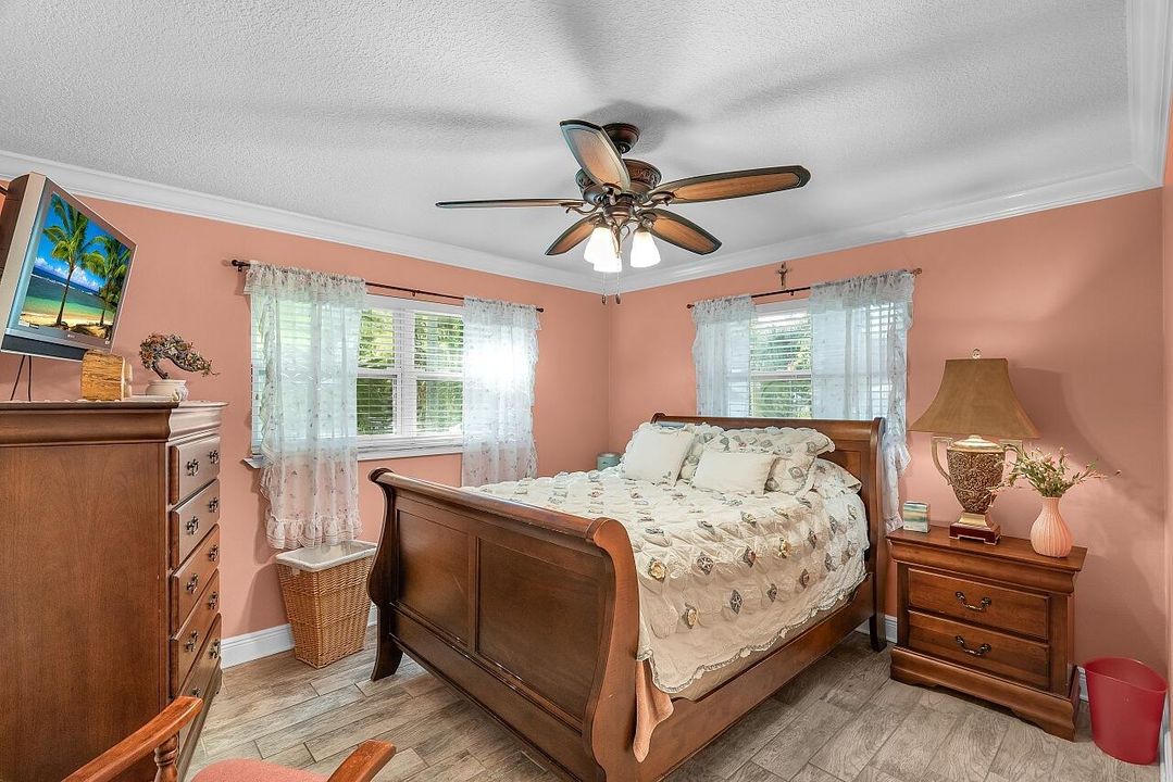 Activo con contrato: $879,000 (3 camas, 3 baños, 2388 Pies cuadrados)