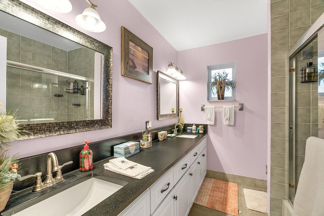 Activo con contrato: $879,000 (3 camas, 3 baños, 2388 Pies cuadrados)