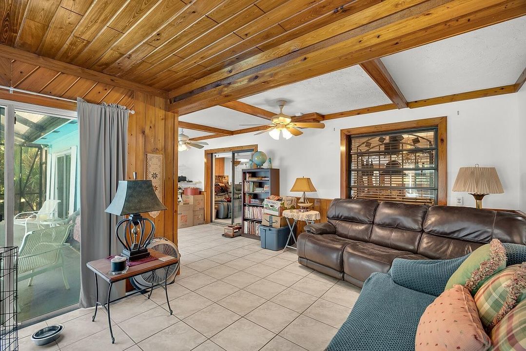 Activo con contrato: $879,000 (3 camas, 3 baños, 2388 Pies cuadrados)