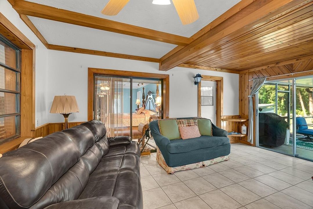 Activo con contrato: $879,000 (3 camas, 3 baños, 2388 Pies cuadrados)