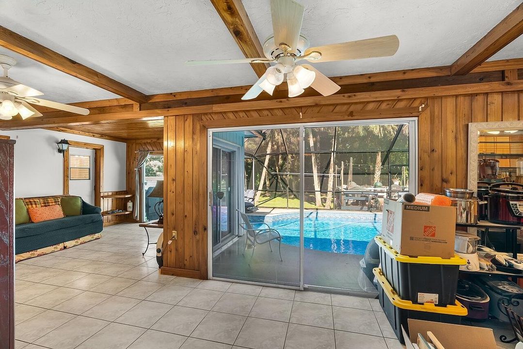 Activo con contrato: $879,000 (3 camas, 3 baños, 2388 Pies cuadrados)