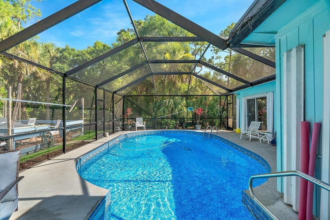 Activo con contrato: $879,000 (3 camas, 3 baños, 2388 Pies cuadrados)