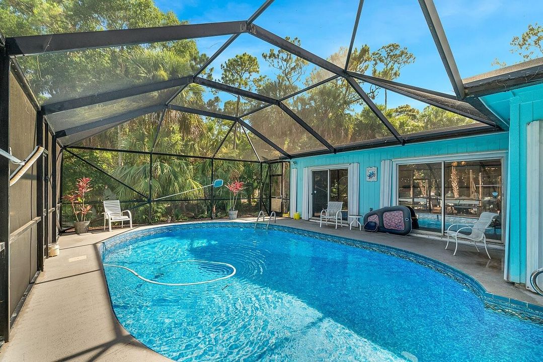 Activo con contrato: $879,000 (3 camas, 3 baños, 2388 Pies cuadrados)