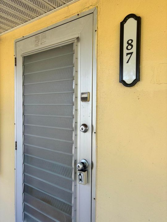 出租: $1,375 (1 贝兹, 1 浴室, 702 平方英尺)