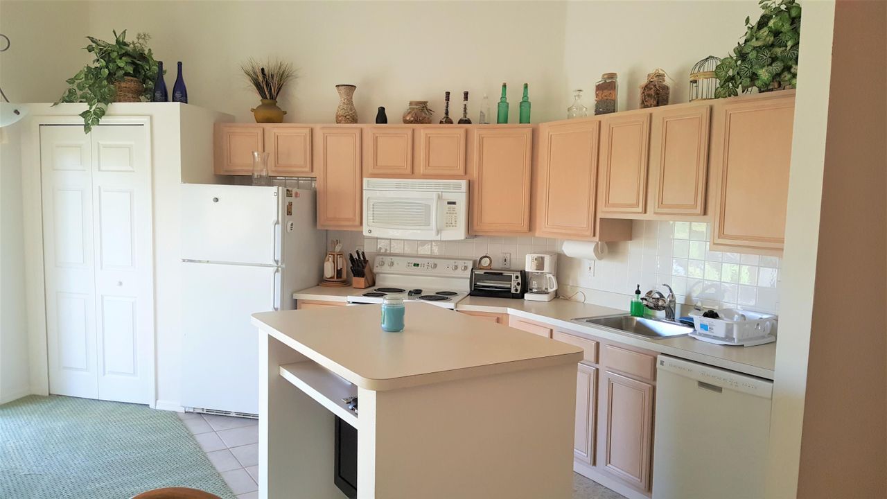 В аренду: $1,800 (1 спален, 1 ванн, 900 Квадратных фут)