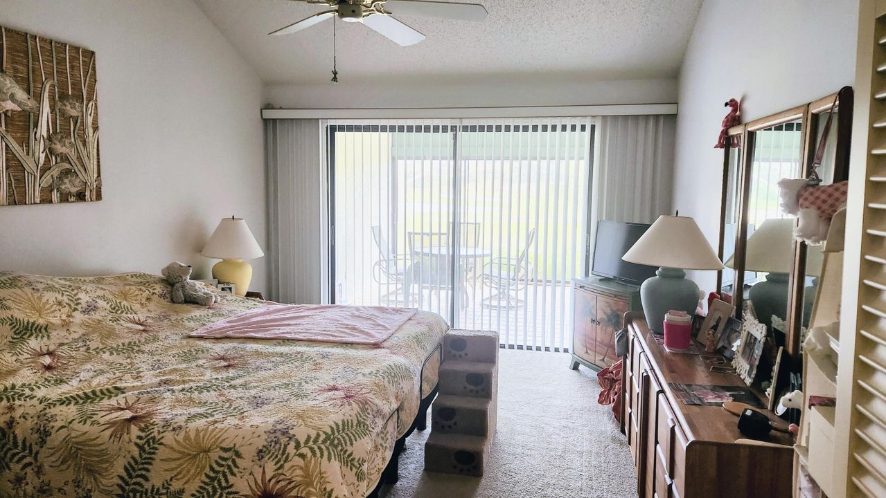 For Sale: $325,000 (2 beds, 2 baths, 1384 Square Feet)