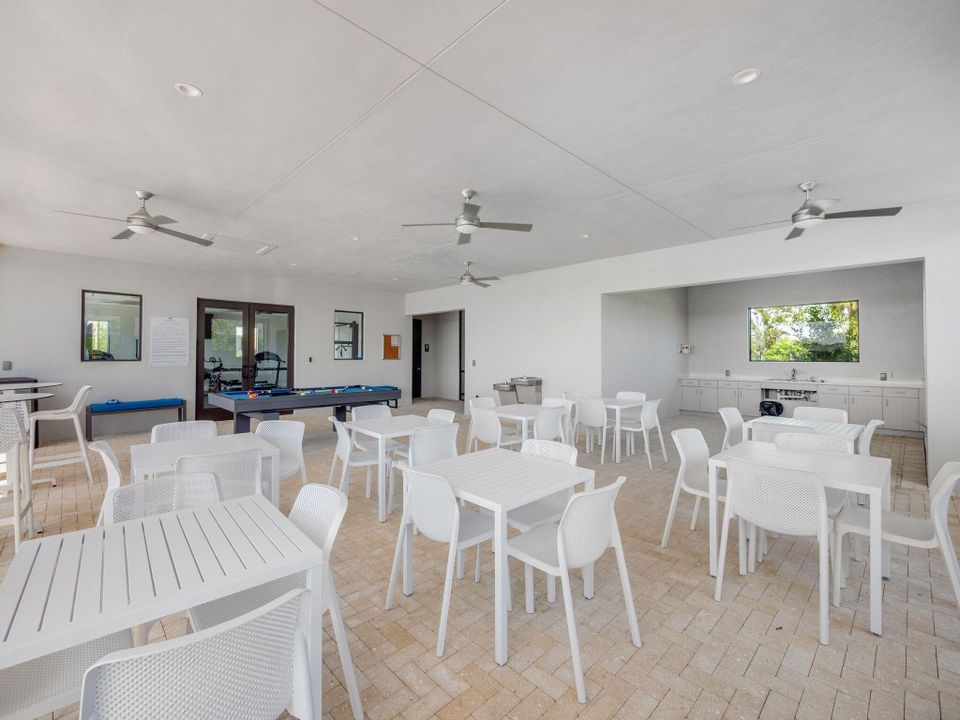 For Sale: $625,000 (3 beds, 2 baths, 1998 Square Feet)