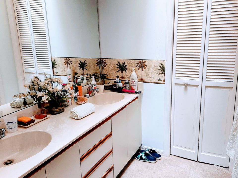 For Sale: $325,000 (2 beds, 2 baths, 1384 Square Feet)