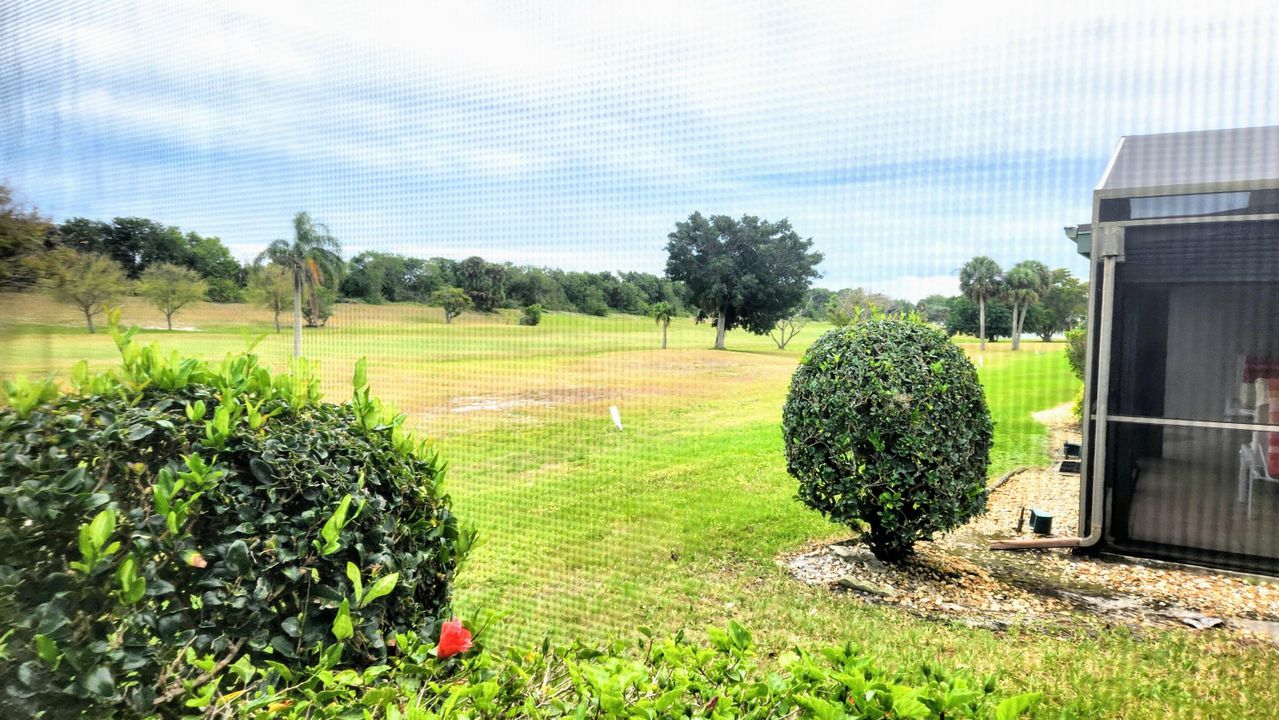 For Sale: $325,000 (2 beds, 2 baths, 1384 Square Feet)