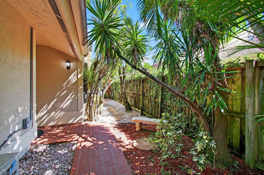 For Rent: $4,500 (2 beds, 2 baths, 1627 Square Feet)