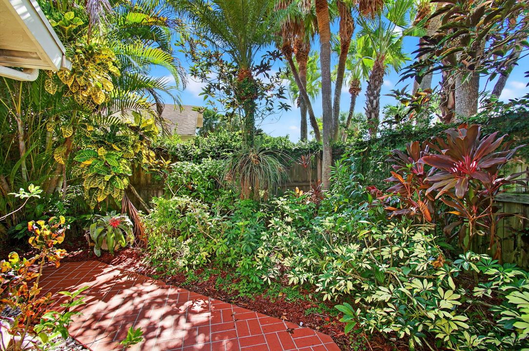 For Rent: $4,500 (2 beds, 2 baths, 1627 Square Feet)