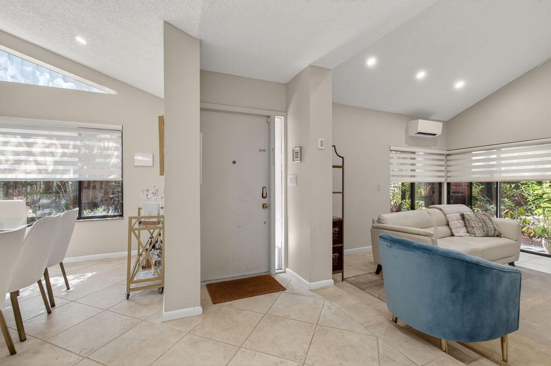 For Rent: $4,500 (2 beds, 2 baths, 1627 Square Feet)