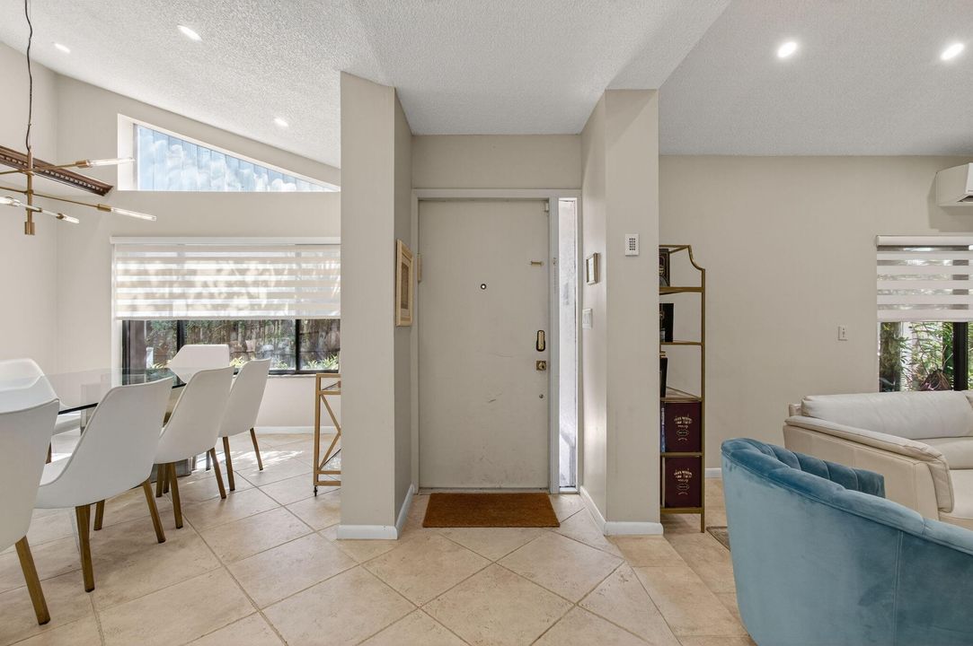 For Rent: $4,500 (2 beds, 2 baths, 1627 Square Feet)