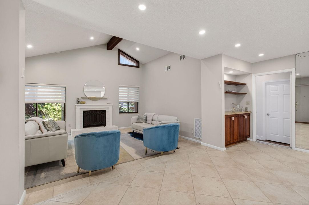 For Rent: $4,500 (2 beds, 2 baths, 1627 Square Feet)