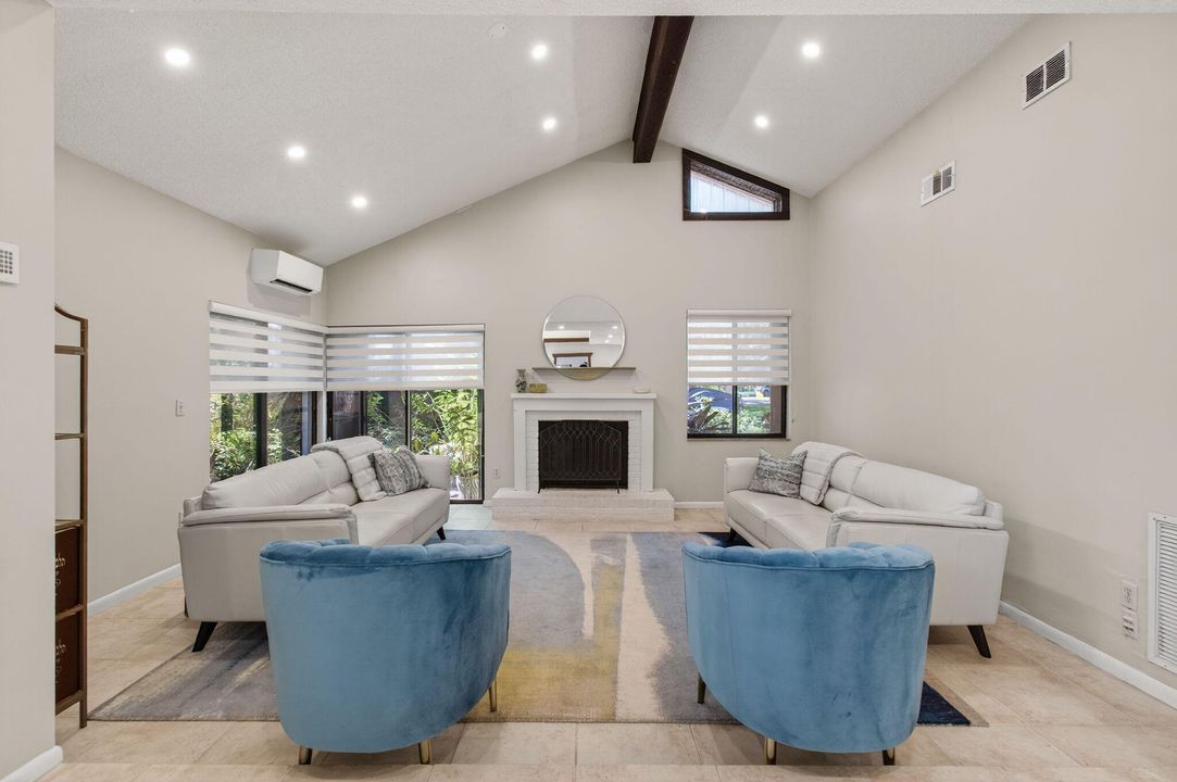 For Rent: $4,500 (2 beds, 2 baths, 1627 Square Feet)