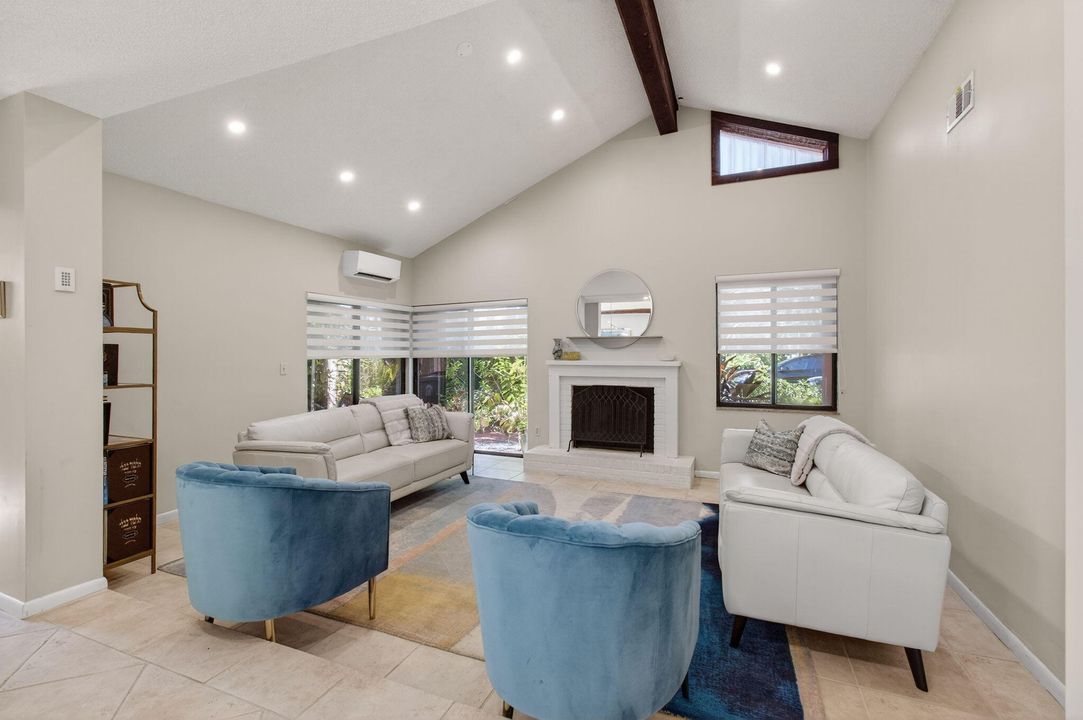 For Rent: $4,500 (2 beds, 2 baths, 1627 Square Feet)