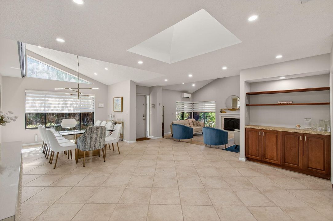 For Rent: $4,500 (2 beds, 2 baths, 1627 Square Feet)